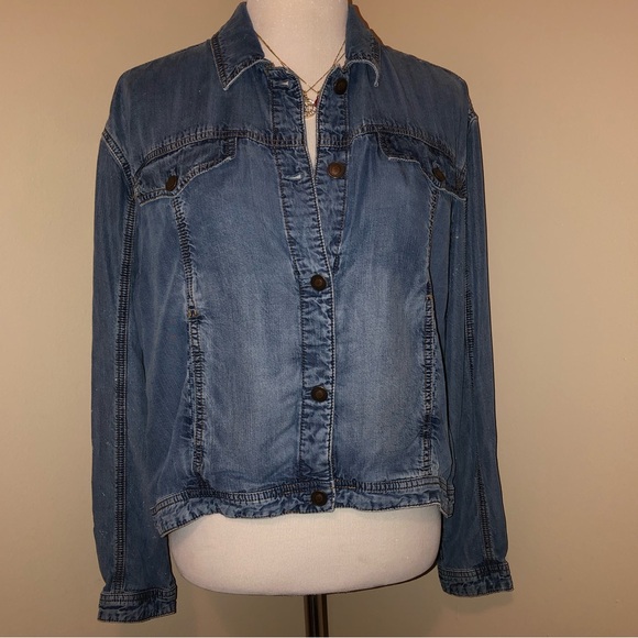 Free People Chambray Tencel Swing Denim Jacket,Size-Small - Picture 2 of 9